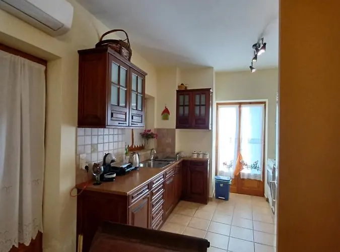 το πέτρινο της δώρας Nyaraló